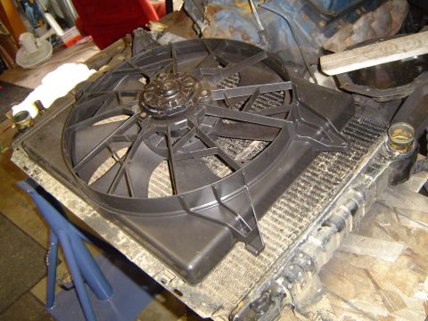 1989 Ford Bronco - Seeing how the fan looks on the radiator