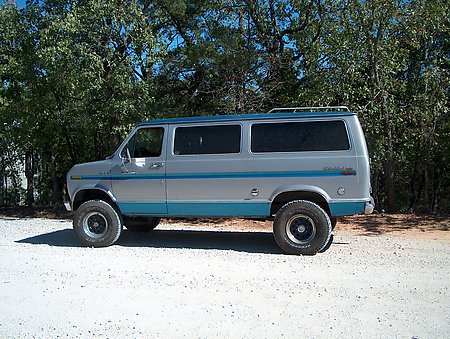 1978 Ford E250 - Here it is out on a sunny day.