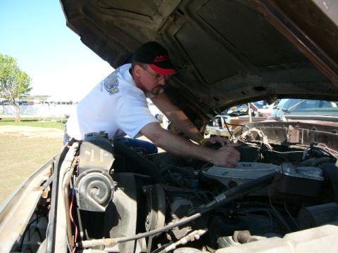 1978 Ford Bronco - AlterEgo putting his air cleaner back own.