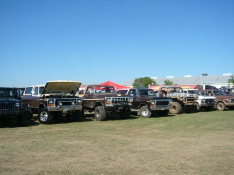 1978 Ford Bronco - We had seven trucks all togther.Don't know where that Jeep came from.