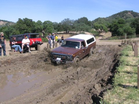 1989 Ford Bronco - drkhrs925 entering the mud pit.