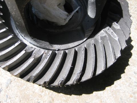 1990 Ford Bronco - Differential ring gear shows significant damage to its teeth.
