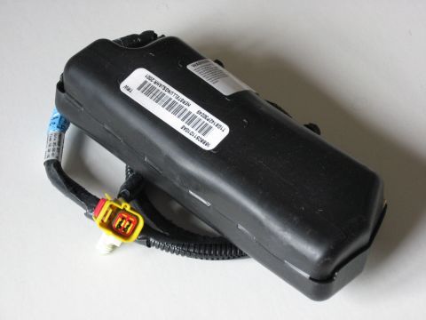 2001 Ford Crown Victoria - Airbag module with a label indicating manufacturing year 2001.
