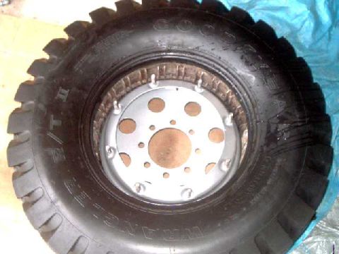 1984 Ford Bronco - tire placed over lower rim half