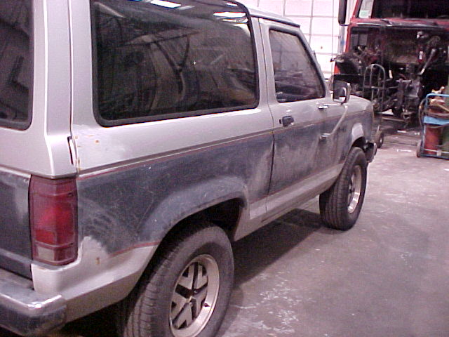 Silver and dark blue 1990 Ford Bronco II, 3/4 front view