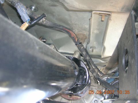1996 Ford Bronco - Undercarriage view shows a driveshaft and electrical wiring, dated 05.09.2007.