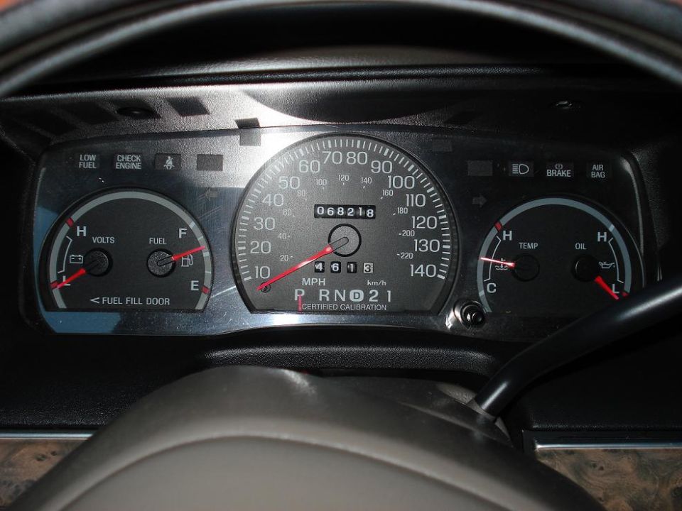 Instrument cluster showing speedometer at 0, odometer 068218 and PRNDL gauges