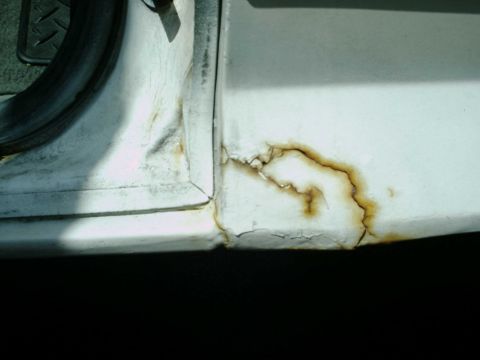 1988 Ford Bronco - Rust damage is visible on the door frame of a vehicle. Supermotors.net logo is present.