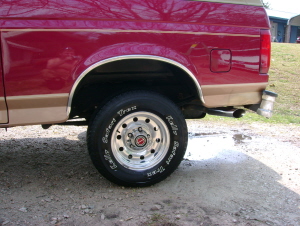 1994 Ford Bronco - Rear Wheel clearance on stock tires (note) no body rust anywhere- dings from the woods and scratches from wheeling but thats all....