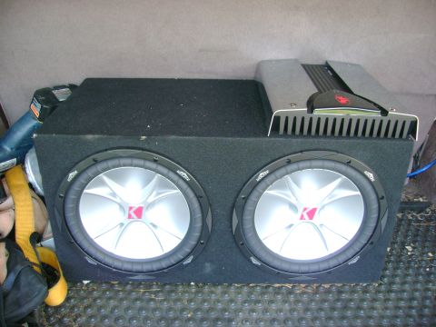 1994 Ford Bronco - 2 vr cvr Kicker 124 12's w/ punch 5002 (bench test 2037 watts peak)