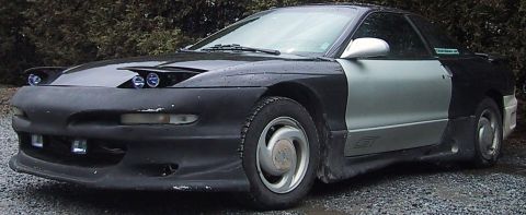 1993 Ford Probe - This Ford Probe has been modified with a custom body kit and has mismatched paint on its doors.