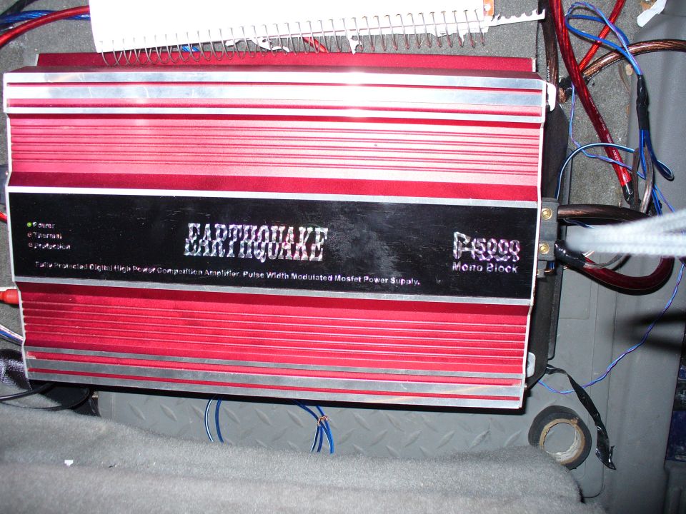 Red Earthquake P5000 Mono Block car amplifier with wiring