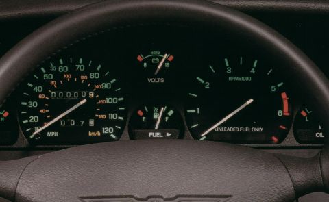 1995 Ford Thunderbird - The dashboard displays various gauges including speed, RPM, fuel, and voltage, with an odometer reading of 9.