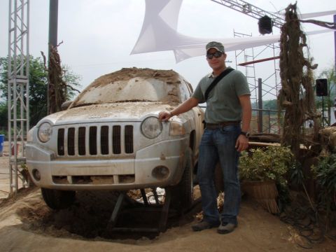 1995 Ford F-150 - A man poses with a Jeep Compass that appears to have been used in a muddy event.