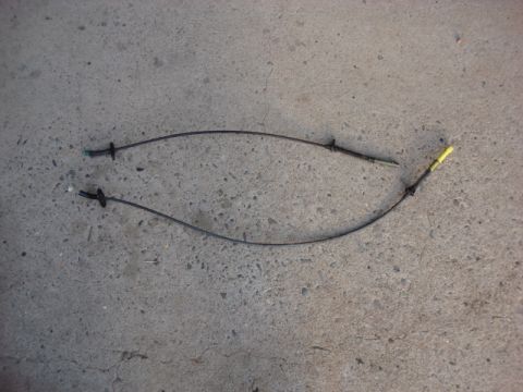 1983 Ford Bronco - The EFI cable is longer than the carb cable. the EFI cable is on the bottom.