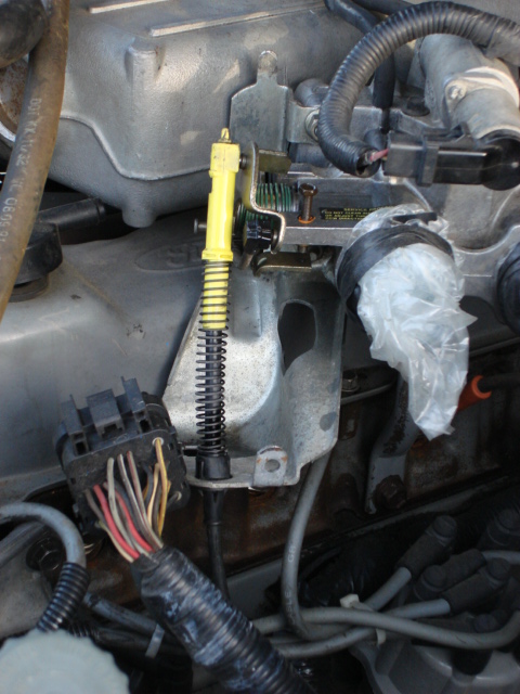 1983 Ford Bronco - here is the EFI cable connection at the throddle body.