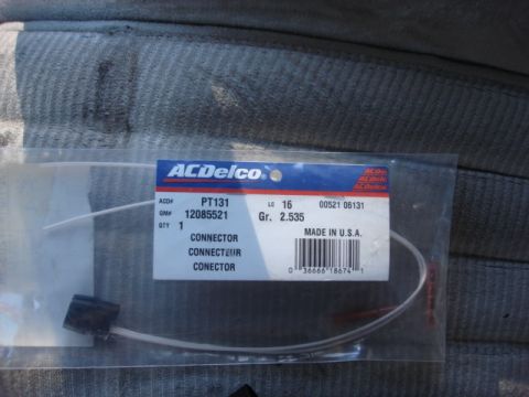 1983 Ford Bronco - well the only place that had one was the dealer ($30) here is the new connector.