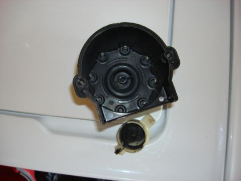 1983 Ford Bronco - you can see the rotor is cooked and the bottom of the cap is in poor shape as well.