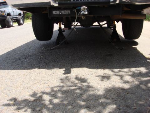 1983 Ford Bronco - on jack stands i had the tank out. here are the fuel tank straps.