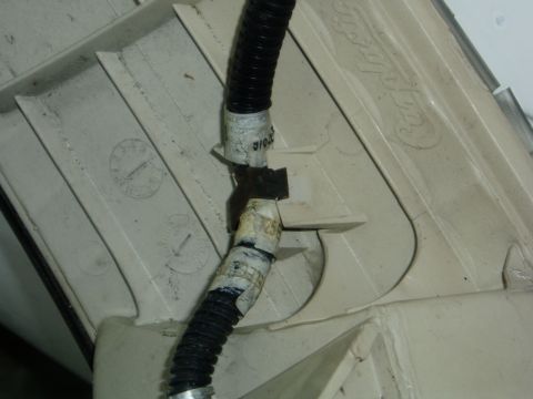 2000 Ford Crown Victoria - electric clip
