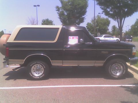 1983 Ford Bronco - Spotted in Bartlett 5/16/7 Very clean inside & out, with camo seat covers, and dash pad. OHC, dual visors, no cargo cover, no front bumper…