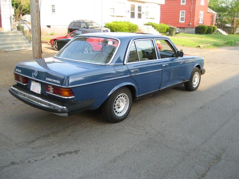 1982 Mercedes-Benz D-Class photo