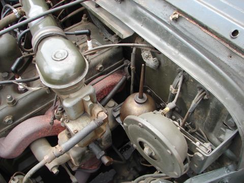 1992 Ford Taurus - Close-up view of an engine compartment, including a carburetor and an oil can.
