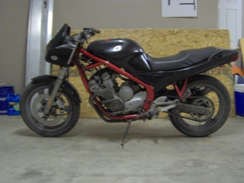 1993 Yamaha Seca II - Motorcycle with black body and red frame parked in a garage.