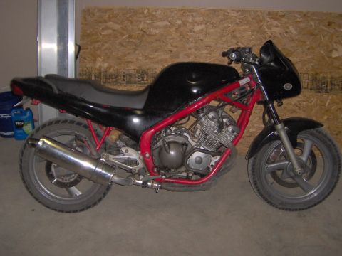 1993 Yamaha Seca II - Side view of a 1993 Yamaha Seca II motorcycle in a garage setting.