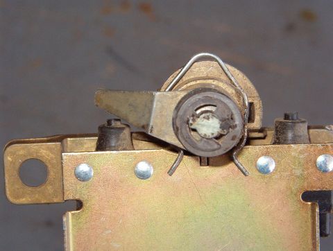 1983 Ford Bronco - Tailgate Switch Paddle When the tailgate lock cylinder is turned, this paddle arm swings around & presses the appropriate switch button.
