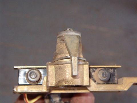 1983 Ford Bronco - Tailgate Switch Paddle When the key is removed from the tailgate lock cylinder, the paddle is in the center.
