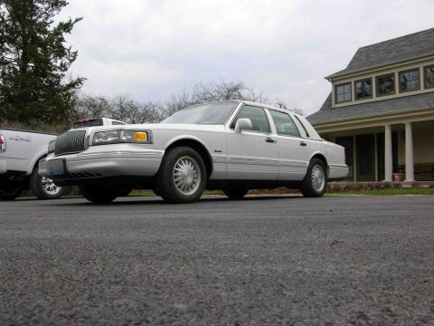 1997 Lincoln Town Car “White Lighting”
