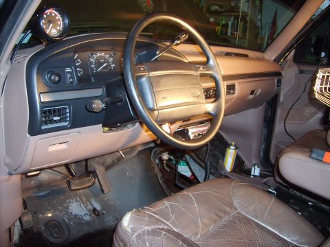 1995 Ford Bronco - dash done with the CB