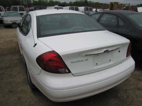 1991 Ford LTD Crown Victoria - White Ford Taurus SE parked in a lot with other vehicles.