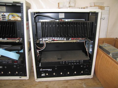 1991 Ford LTD Crown Victoria - Two rack-mounted Motorola radio units are shown, one with its front panel clearly visible.