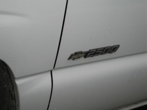 1991 Ford LTD Crown Victoria - Close-up of a white truck's side panel showing the "2500" badging.