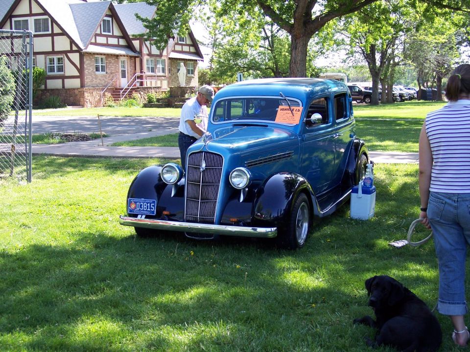 Blue sedan with a prominent grille and a license plate reading D3815
