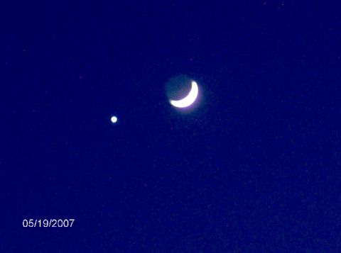 1985 Ford Bronco - A view of the night sky showing a crescent moon and a bright planet, dated May 19, 2007.