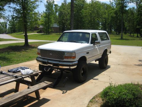 1996 Ford Bronco - brushguard off(almost)