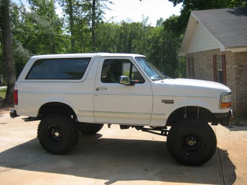 1996 Ford Bronco - tire carrier off to be repainted.