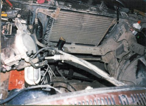 1983 Ford Bronco - About 100Kmi after I bought the truck, the engine was worn slap out, so I rebuilt it & the carb. This was while I had the factory (but not…
