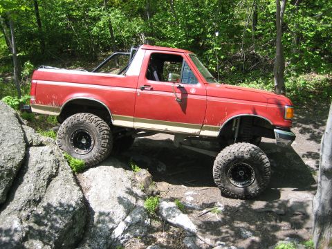 1990 Ford Bronco - This lifted 1990 Ford Bronco navigates a challenging rocky trail.