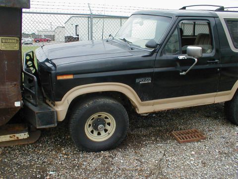1983 Ford Bronco - This (almost) empty 30-yard dumpster was in the way of something in the company yard, so I thought I'd move it a few feet.