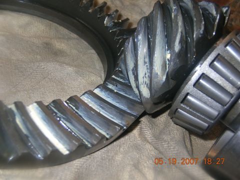 1991 Ford F-150 - Close-up of differential gears and a bearing, showing wear and grease. Date stamp reads 05.19.2007.