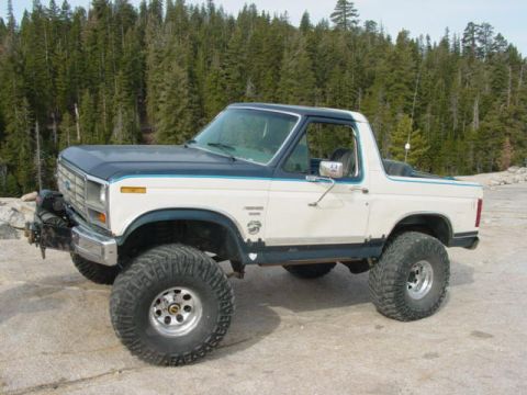 1986 Ford Bronco - This modified Ford Bronco appears to be from the early 1980s, not 1986, based on its body style.