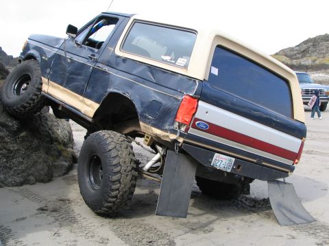1983 Ford Bronco - Mike flexing