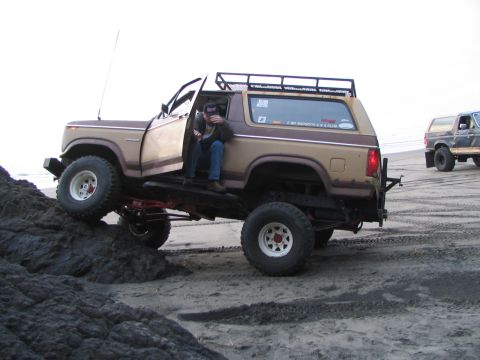 1983 Ford Bronco - Rear tire off the sand