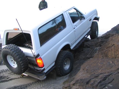 1983 Ford Bronco - Going up