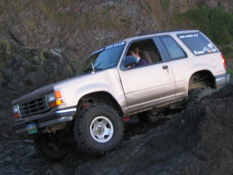 1983 Ford Bronco - Anne going down
