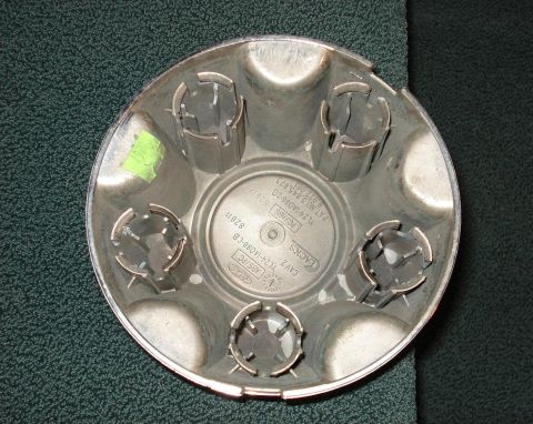 1999 Ford Crown Victoria - Back of Center Cap